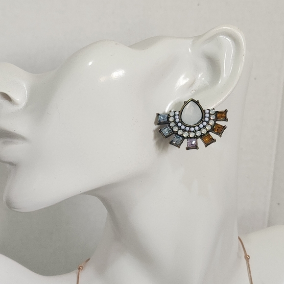 Art Deco Style Fan Shape Crystal Earrimgs - Picture 5 of 6